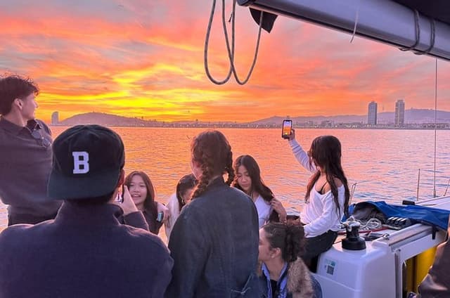 Barcelona Private Sunset Sailing with Drinks