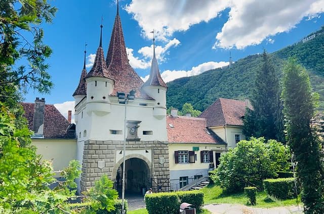 Brașov Guided Walking Tour with Local Stories