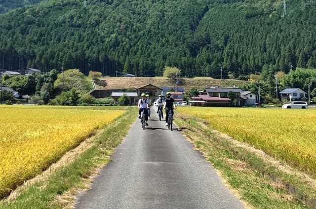 Private Countryside E-Bike Tour in Hida