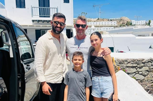 Private Mykonos Sightseeing Experience with a Local