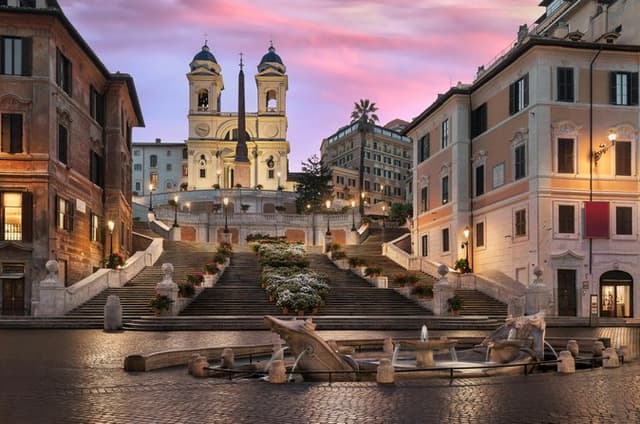 Icons and Secret Spots Walking Tour in Rome