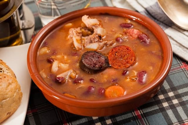 Private Food Tasting and Santiago Old Town Sightseeing Tour