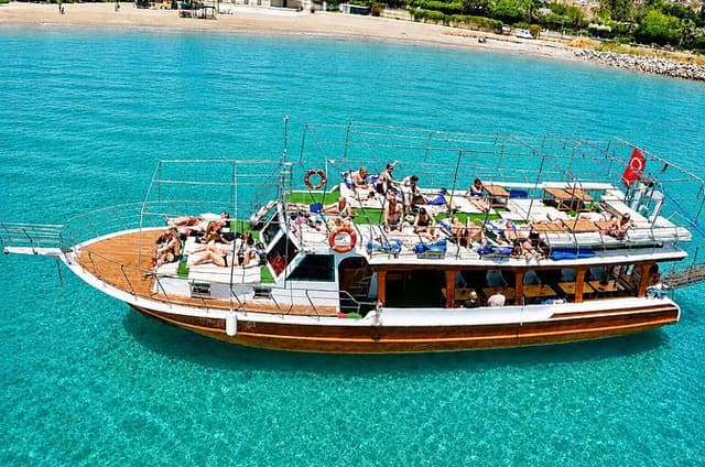 Alanya Relaxing Cruise Tour with Lunch and Transfer