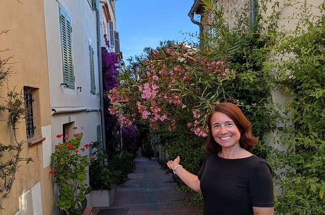 2 Hour Walking Tour in the Old Town of Antibes