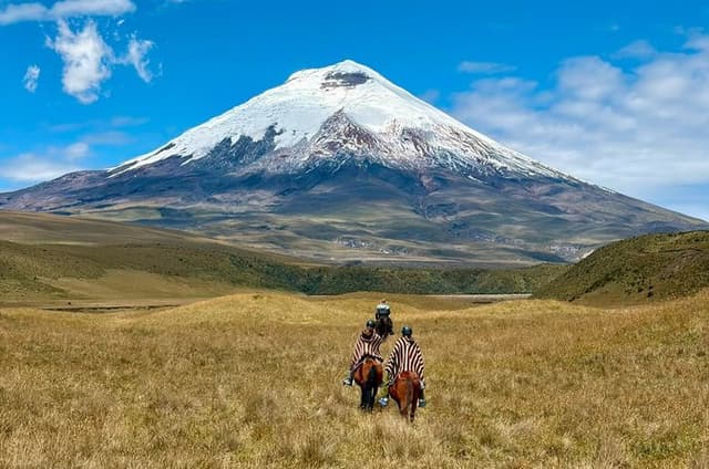 Cotopaxi tour from Quito -horseback ride and hike-NO TOURISTY way