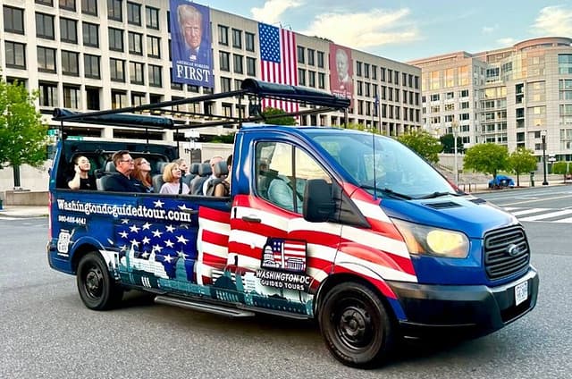 Washington DC Monuments Open-Air Sightseeing Guided Tour
