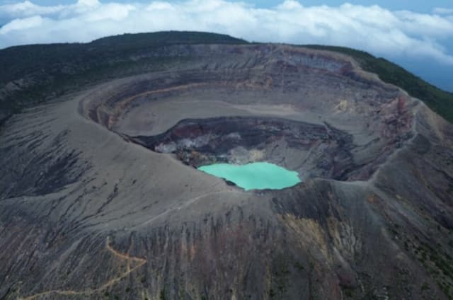 Ascent of the Ilamatepec Volcano Adventure in El Salvador