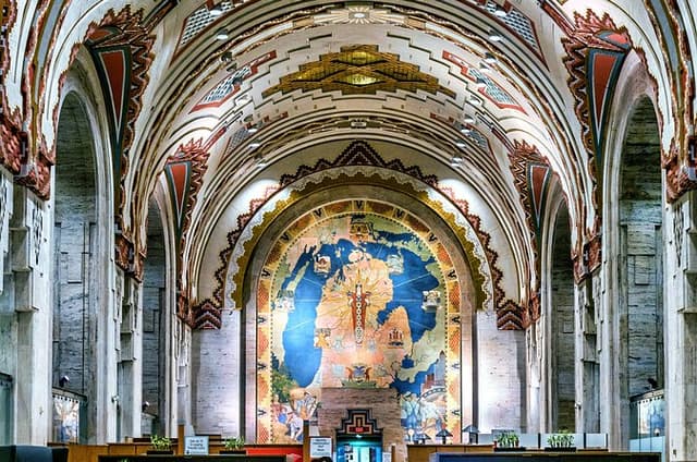 Explore Downtown Detroit Walking Tour: Architecture & History
