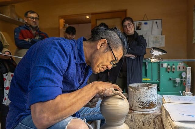 2.5 Hour Fukushima Aizu Hongo Guided Kiln Tour with Artisans