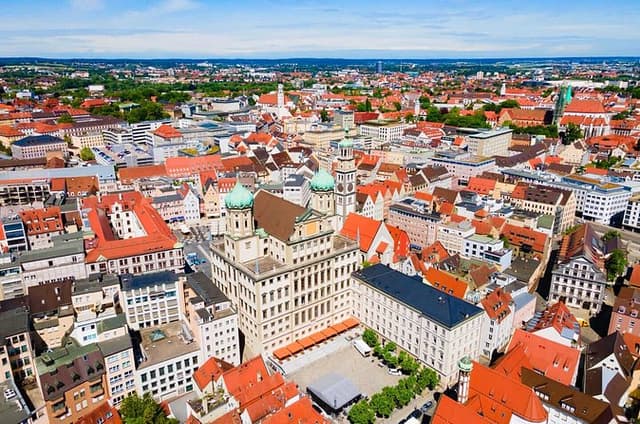 Hello Augsburg: Private 2-Hour Intro City Walk with Local Guide