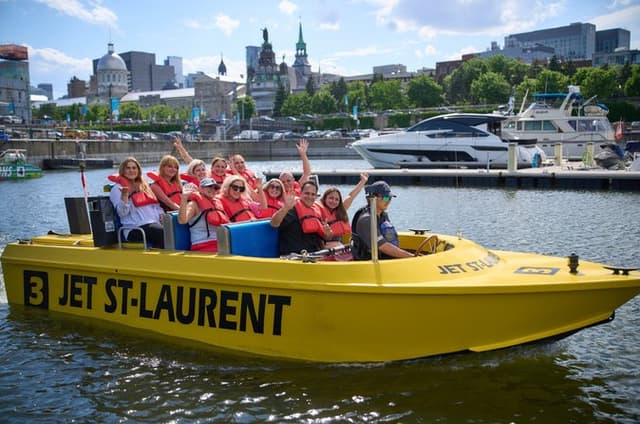 Guided Speed Boating Tour on the St-Lawrence
