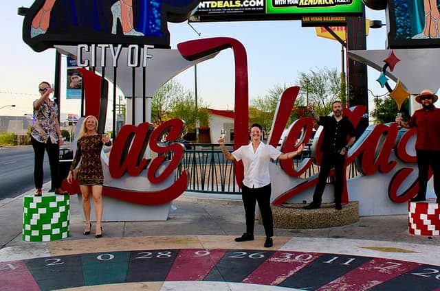 2 Hour History Walking Tour of the Strip with Local Historian