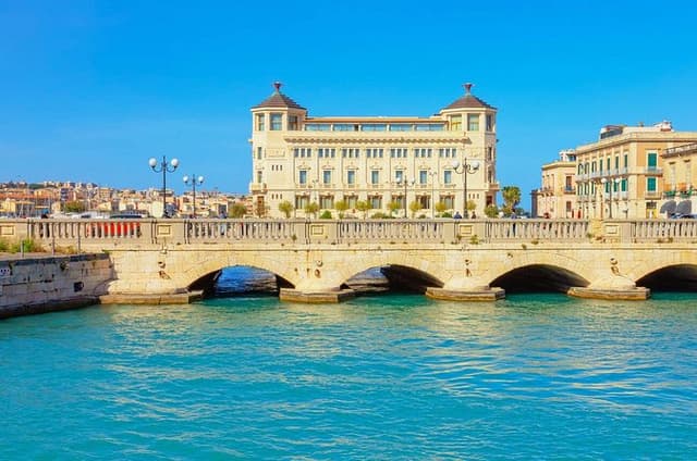 Private Day Trip to Syracuse and Ortigia from Catania
