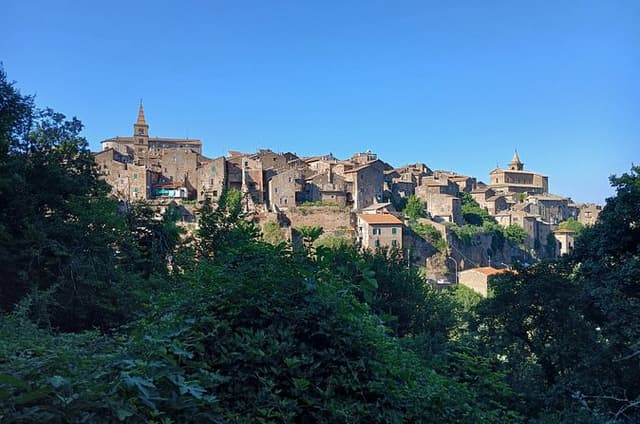 Van Tour: Viterbo, Etruscan Tombs, volcanic Lakes & Nature