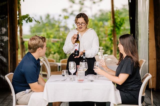 Pompeii Tour & Lunch with Wine Tasting Experience