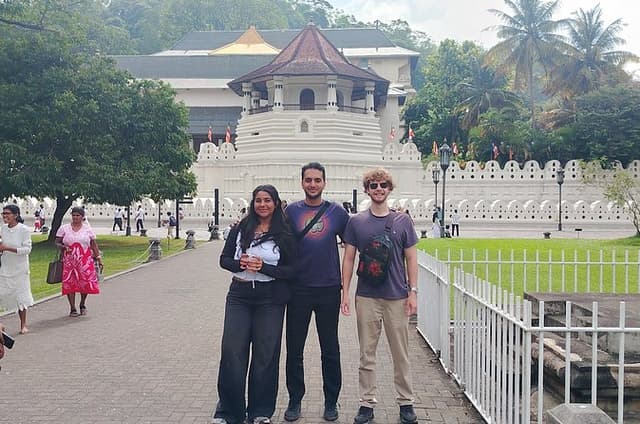 Private & Customizable Kandy City Tour with Local Driver-Guide