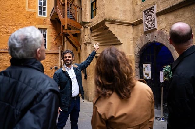 Edinburgh Private Walking Tour in Spanish