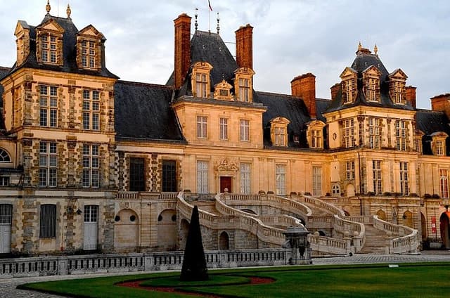 Fontainebleau & Barbizon Half-Day Trip from Paris with Entry