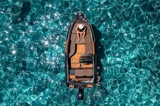 Luxury Half-Day Private Boat Experience to Kleftiko & South Coast