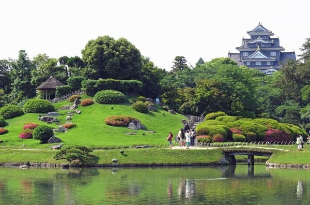 Okayama Castle and Korakuen Garden Tour from Okayama