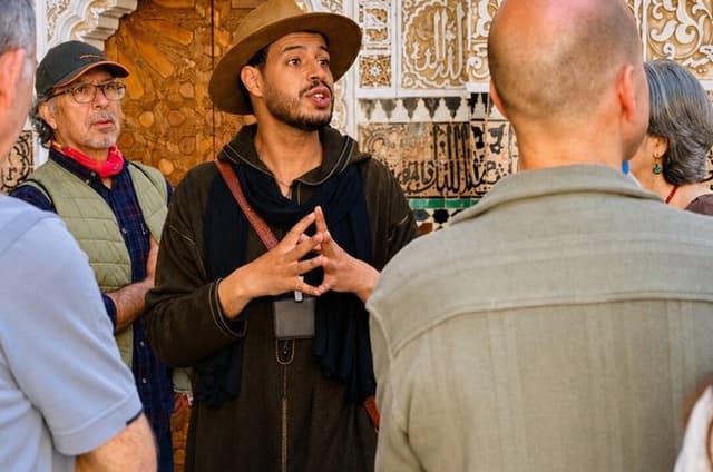 Marrakech Medina Tour: Bahia Palace, Saadian Tombs & Souks