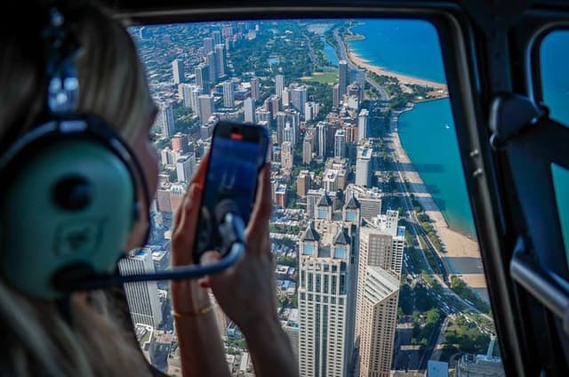 Chicago Helicopter Tour: City to Shoreline