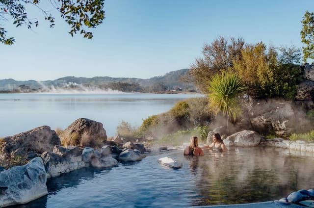 Polynesian Spa Rotorua: Deluxe Lake Spa Hot Spring Bathing