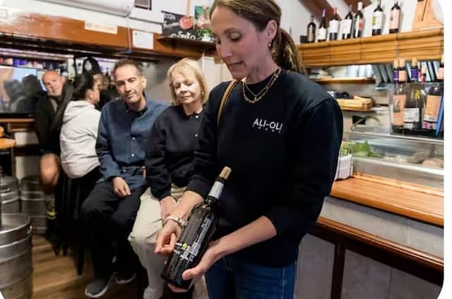 Alicante Evening Tapas & Wine Tour with Local Guide