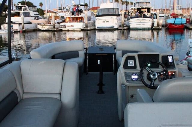 Pontoon WX E-Boat Rental in Ventura
