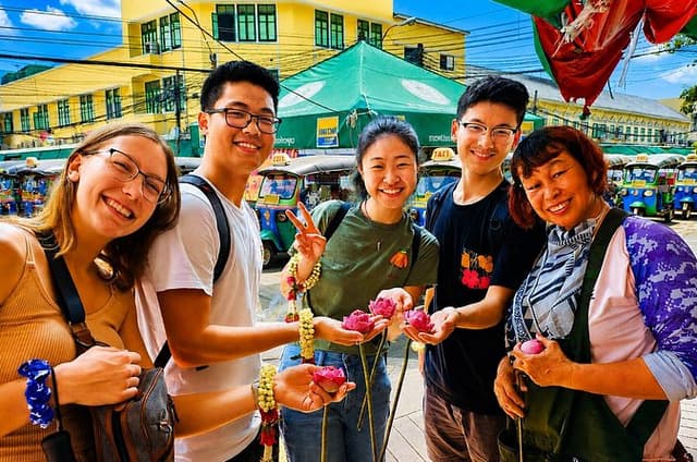 The 3-in-1 CHOB Tour TUK TUK + Boat + Food Tasting