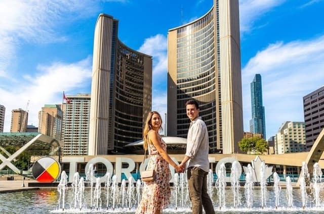 Toronto City, Film Locations and Harbour Small Group Day Tour