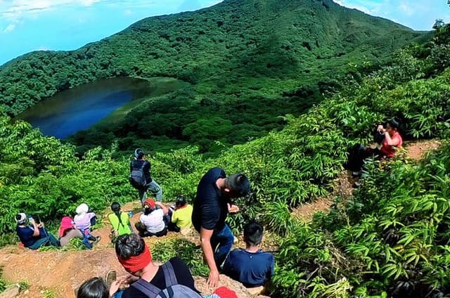 Ometepe trekking - Volcano Maderas By Happy Tours
