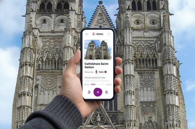 Essential Self Guided Walking Tour with Audio Guide and Quiz