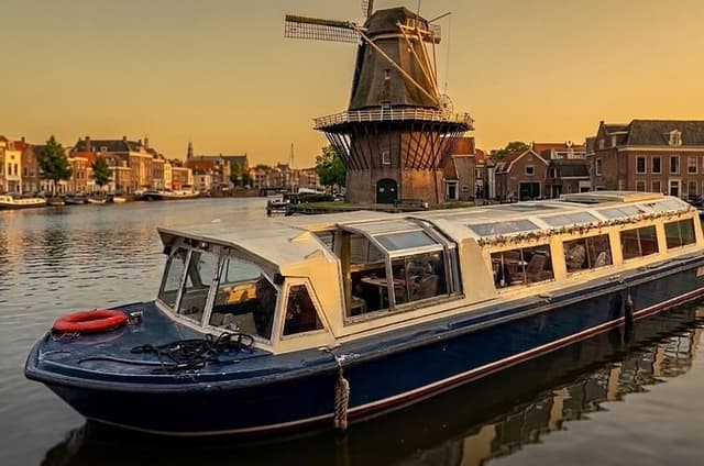 Haarlem Smoke Cruise 420 Friendly and Drinks Local Culture Tour