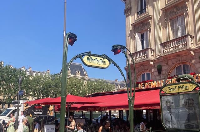 Latin Quarter & Notre-Dame: 2,000 Years of History in small group