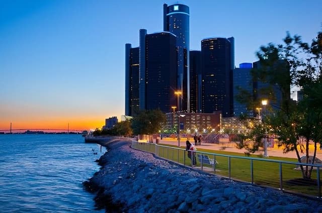 Detroit After Dark Private Evening City Lights Tour