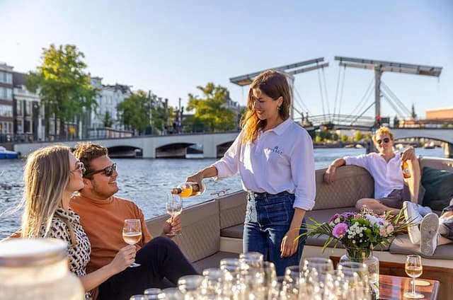 Amsterdam Canal Cruise with Unlimited Snacks