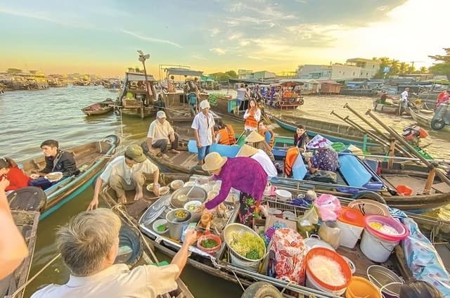 Half day Tour with Cai Rang Floating Market Cacao and Small Canal