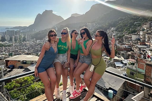Group Rocinha Favela Tour