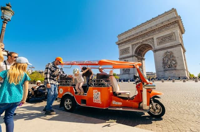 Private Tour in Paris by Electric TUKTUK