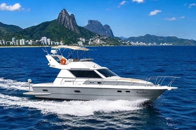 Discover Urca & Praia Vermelha | Private Yacht Tour + Swim Stop