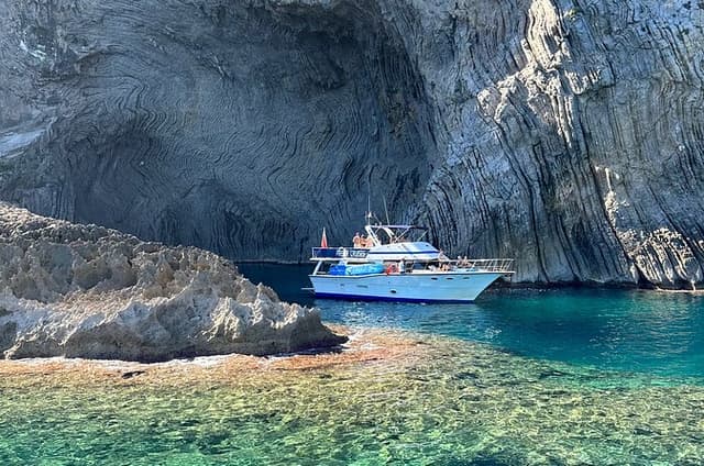 Premier Cruises ONLY 12 PEOPLE Caves, Snorkel Tapas & Drinks
