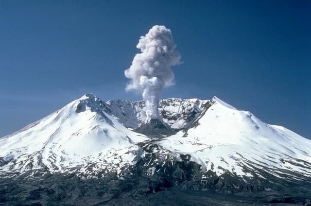 Full-Day Private Mount St. Helens Tour from Seattle
