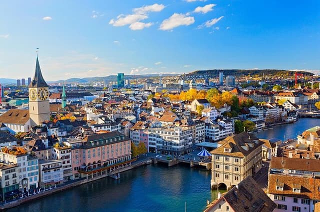 Zurich Open Top Bus Sightseeing Tour with Optional Boat Cruise
