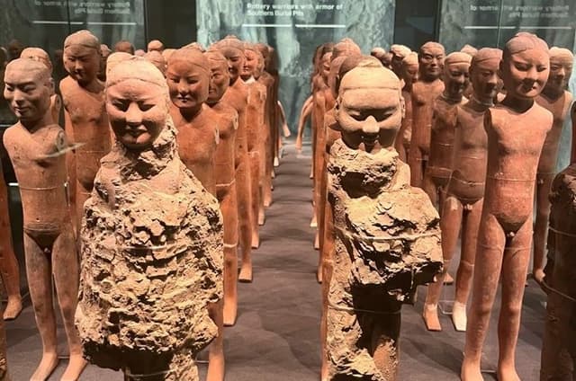 Terracotta Army and Hanyangling Museum Private Day Tour