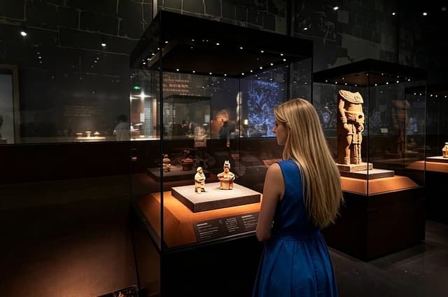 Private Combo Tour: Capital Museum & Classic Historical Landmarks