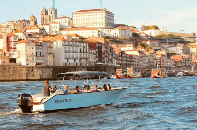 Porto: Douro Small Group Boat Cruise with Port Wine and Snacks