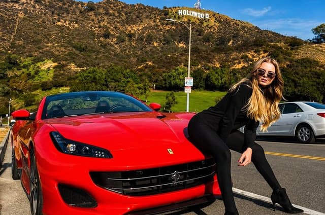 30-Minute Luxury Driving Tour: Explore Hollywood in a Ferrari