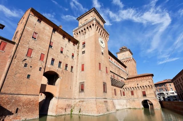 Hello Ferrara: Private 2-Hour Intro City Walk with Local Guide
