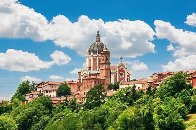 Hello Asti: Private 2-Hour Intro City Walk with Local Guide